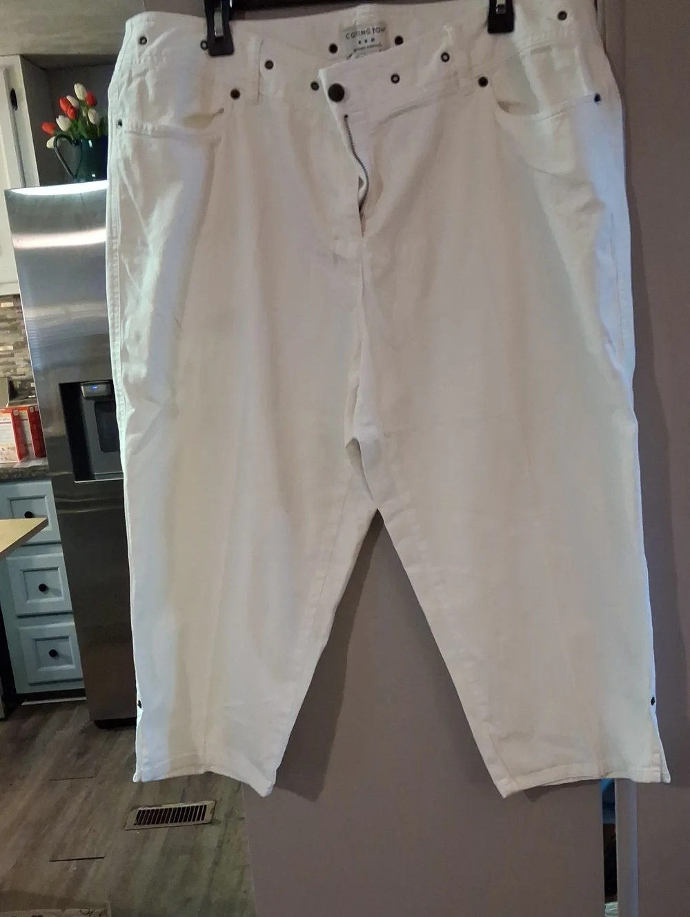 Womens White Cotton Capris